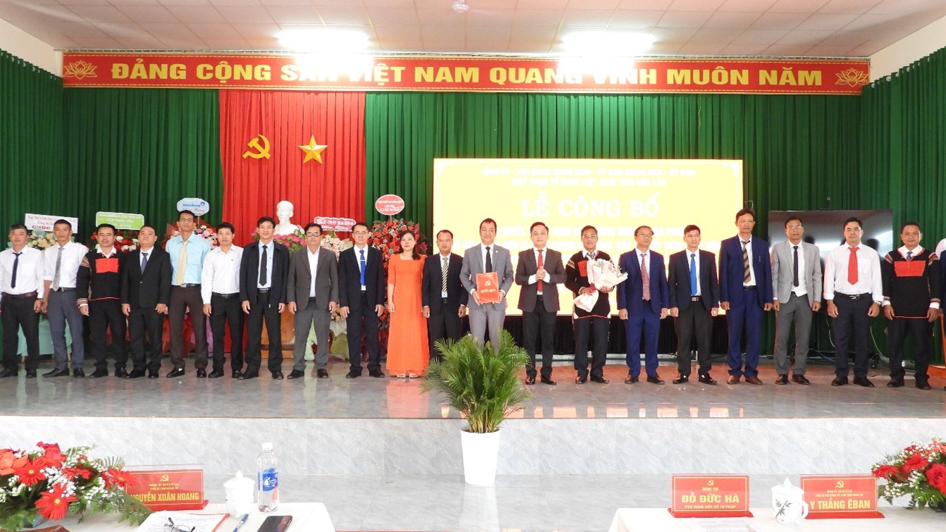 Lễ công bố các Nghị quyết, Quyết định về sáp nhập đơn vị hành chính, thành lập tổ chức đảng, chỉ định cấp ủy, HĐND, UBND, MTTQ các cấp tỉnh Đắk Lắk  tại điểm cầu xã Ea H’Leo